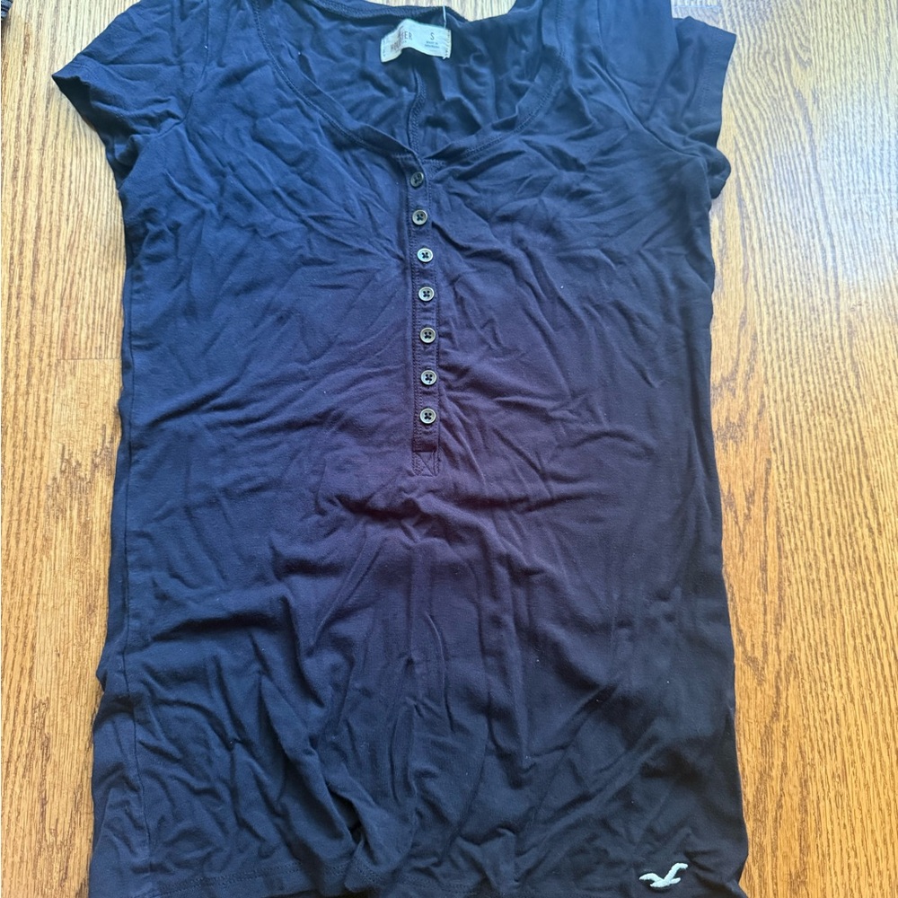 Hollister Buttoned Short Sleeve Tee